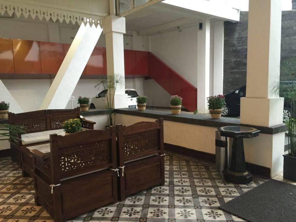 Alimar Hotel Malang Exterior foto